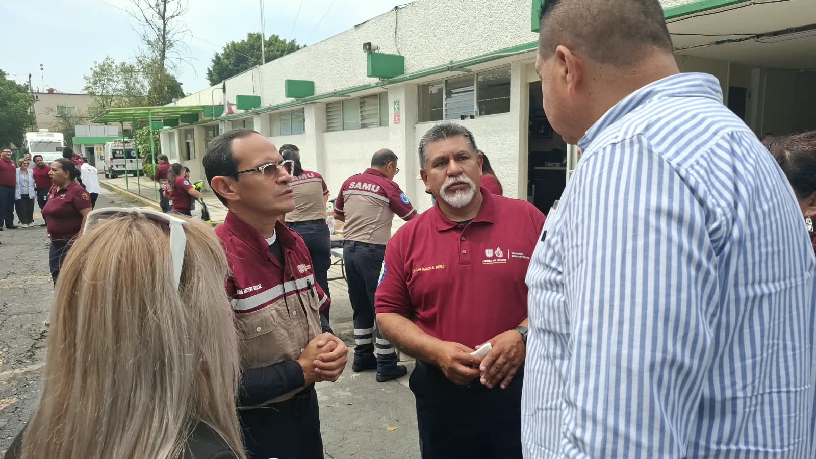 Reunión con personal médico y de urgencias